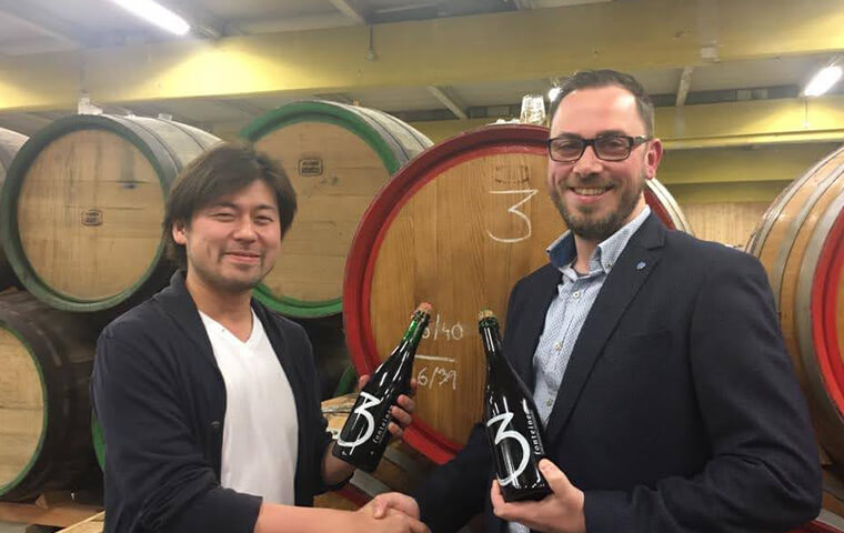 日本にはない特別な自然発酵ビールを買い付けに現地で直接交渉